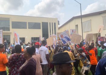 Nigeria: (VIDEO) Impeached Lagos Speaker Obasa’s Supporters Storm Ikeja