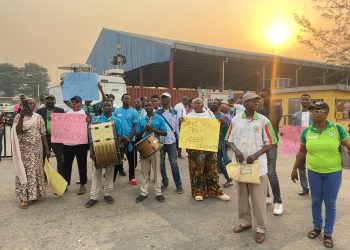 (VIDEO) NUJ, RATTAWU Shut Down Lagos State Broadcasting Corporation, Accuse Governor Sanwo-Olu of Insensitivity