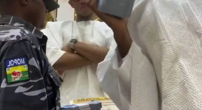 Nigeria: Police Detain Officer Over Naira Abuse in Viral Video Featuring Okoya Brothers