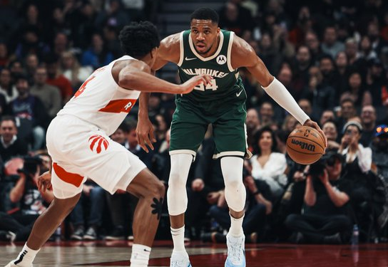 BASKETBALL : Giannis Antetokounmpo Shines with Triple-Double as Bucks Cruise Past Raptors