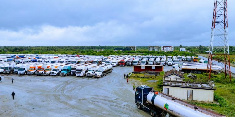 Nigeria: Dangote Refinery Cuts Ex-Depot Petrol Price to N825