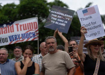 White South Africans Rally at U.S. Embassy, Back Trump Amid Land Reform Dispute