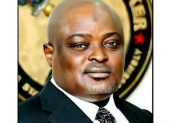 (VIDEO)NIGERIA: Ousted Speaker Obasa, Armed Men Forcefully Enter Lagos Speaker’s Office