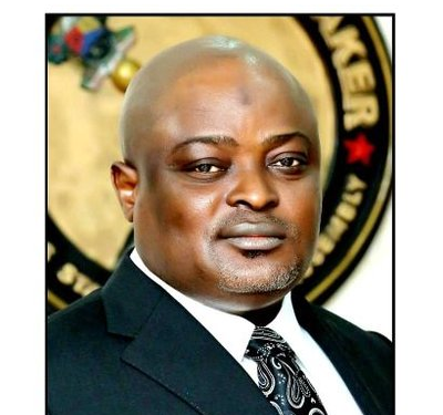 (VIDEO)NIGERIA: Ousted Speaker Obasa, Armed Men Forcefully Enter Lagos Speaker’s Office