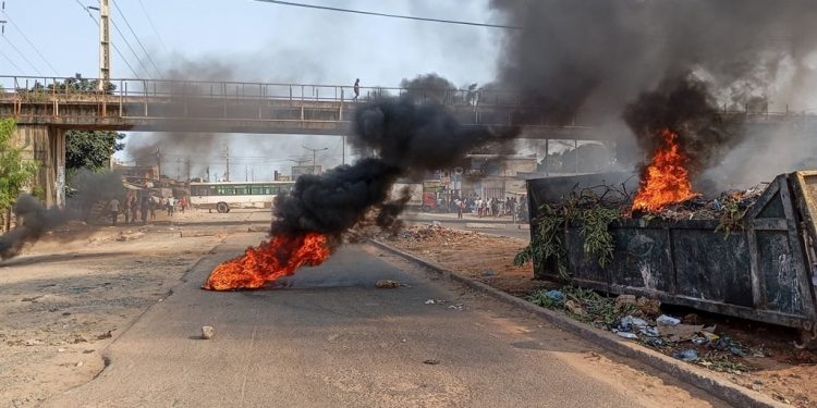 Mozambique Police Fire on Opposition March, Leader’s Whereabouts Unknown