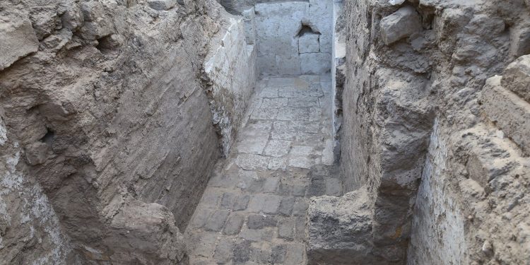 Ancient Egyptian Pharaoh’s Tomb Uncovered Near Abydos