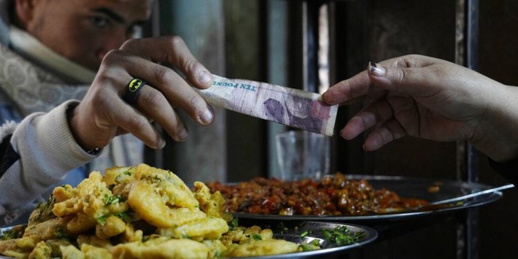 Egypt’s Inflation Rate Expected to Edge Down to 12.6% in March