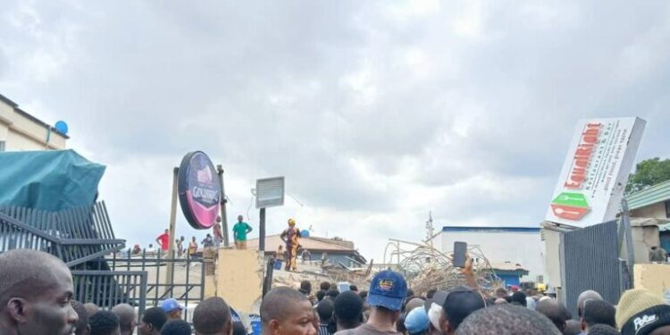 Nigeria: (VIDEO) Five Rescued as Building Collapses in Lagos