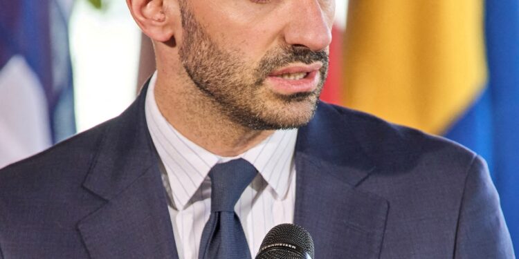 France Expels Algerian Officials in Tit-for-Tat Measure, Ties Now “Totally Blocked