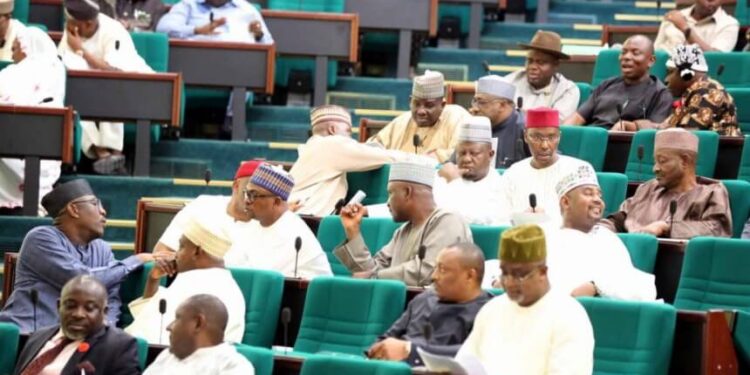 Nigeria: Six Delta Reps Members Defect from PDP to APC, Two LP Lawmakers Join PDP