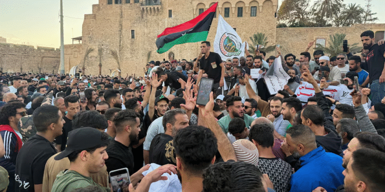 Libyan Protesters Call for PM’s Resignation as Three Ministers Step Down