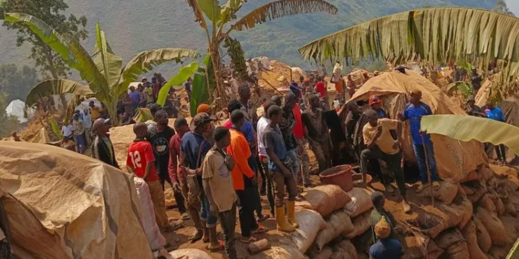 DR Congo Miners Dig with Bare Hands to Rescue Trapped Colleagues After Mine Collapse