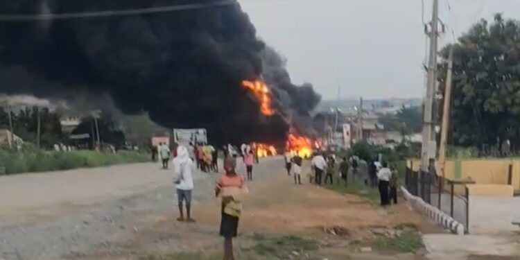 Nigeria: (VIDEO) Petroleum Tanker Explodes in Ibadan After Brake Failure