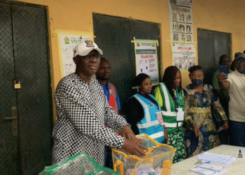 (VIDEO) NIGERIA: Sanwo-Olu, Wife Cast Votes in Lagos LG Elections