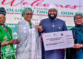 Nigeria’s First Lady Oluremi Tinubu Donates ₦1 Billion, Relief Materials to Niger State Disaster Victims