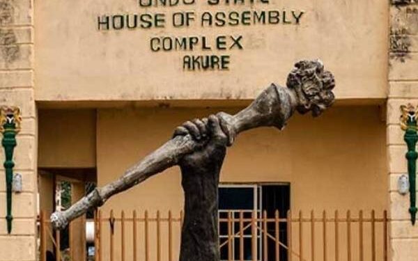 Nigeria: Two PDP Lawmakers Defect to APC in Ondo Assembly