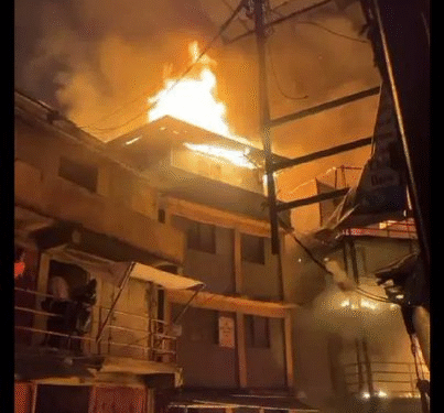NIGERIA:Fire Razes Another Building at Mandilas, Lagos Island