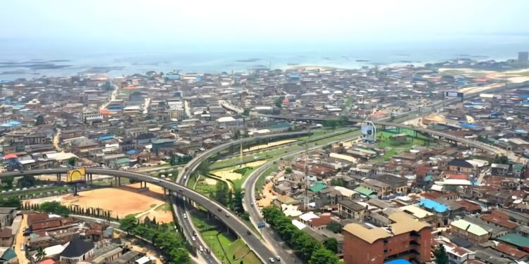 NIGERIA : Tension in Oworonshoki as Police, Thugs Attack Residents During Lagos Demolition