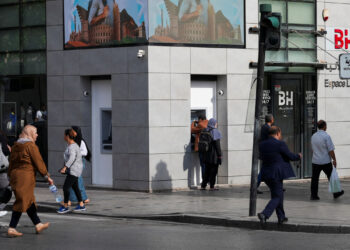 Tunisian Bank Workers Strike Over Wages, Halting Transactions