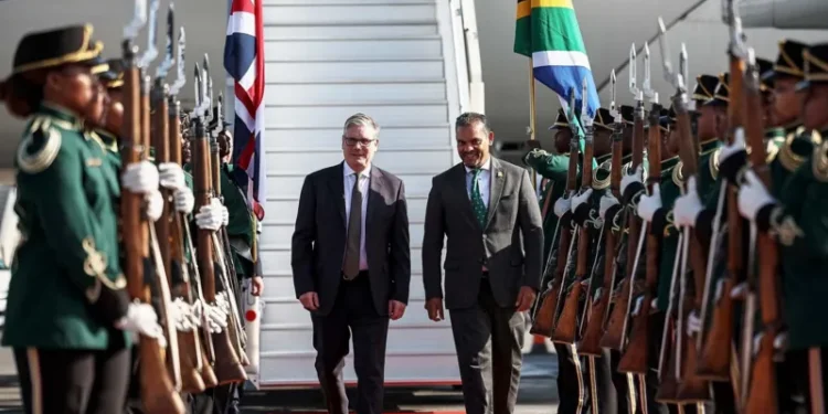 UK Prime Minister Keir Starmer Arrives in South Africa for G20 Summit Amidst US Boycott