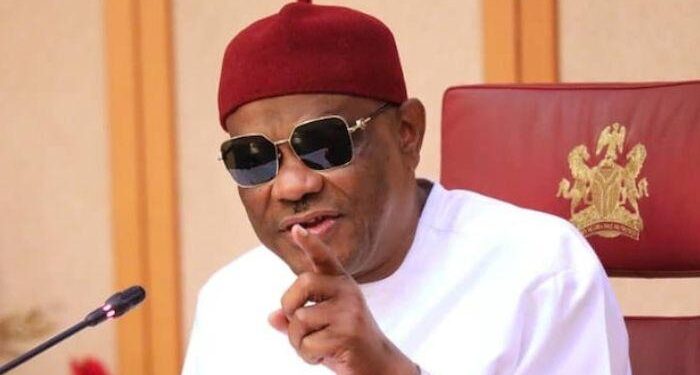 Nigeria: FCTA Bans Smartphones, Allows Only ‘Torch Light Phones’ During Work Hours