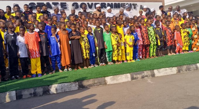 NIGERIA: Niger Governor Receives Rescued Papiri School Students, Staff