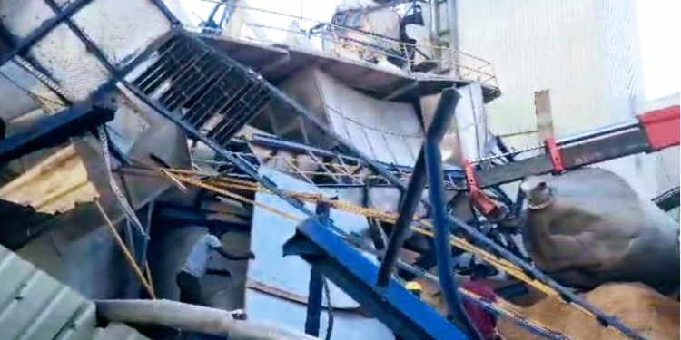 NIGERIA : One Dead, Five Trapped as Rice Mill Collapses in Kebbi
