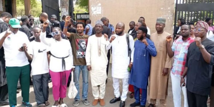 Nigeria: Abuja Court Acquits 11 #EndBadGovernance Protesters, Strikes Out Treason, Terrorism Charges