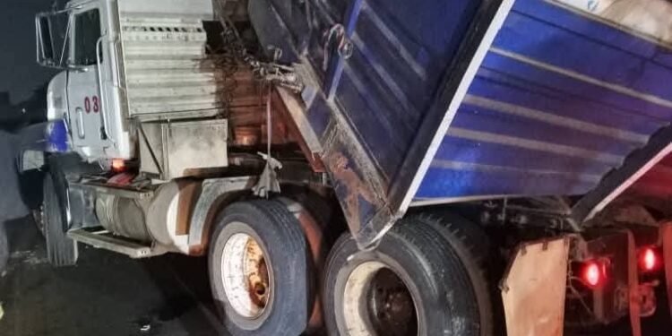 NIGERIA : Truck Overturns at Otedola Bridge, Causes Traffic Disruption