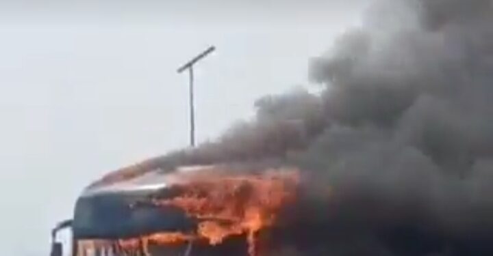 Nigeria: (VIDEO) Panic on Third Mainland Bridge as BRT Bus Bursts into Flames