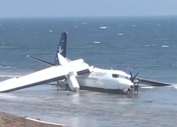 (VIDEO) Pilot’s Quick Thinking Saves 55 Lives in Somalia Plane Crash-Landing