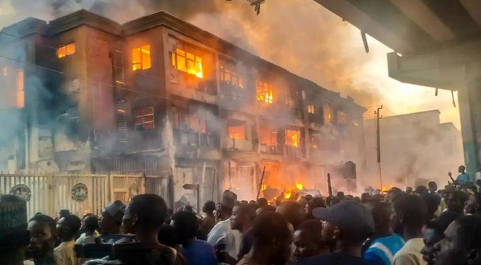 NIGERIA :Fire Engulfs Fatima Simra Multi-Purpose Market in Kano