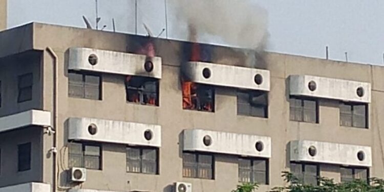 Nigeria: (VIDEO) Fire Breaks Out at Federal Secretariat in Abuja