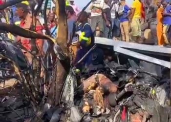 (VIDEO) Three Dead as Helicopter Crashes Near Oninku Park in Ghana’s Tema Community One