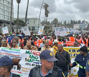 SOUTH AFRICA: Protest Turns Violent Over Alleged Nigerian King in Eastern Cape