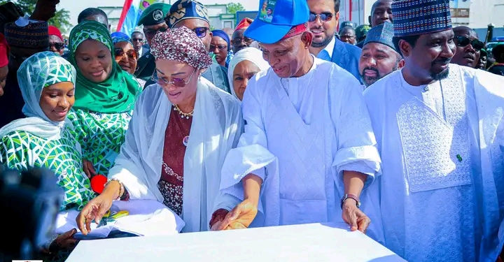 Nigeria’s First Lady Oluremi Tinubu Commissions Kano Road, Flags Off New Construction