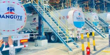 Dangote Refinery Hikes Petrol Ex-Depot Price to ₦1,350 per Litre