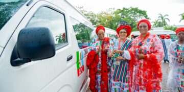 Nigeria: Remi Tinubu Gifts Personal Cars to APC Women Leaders in 5 Opposition States