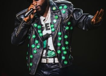 Davido Wears Jacket Bearing Names Of Abducted Oyo Pupils And Teachers At FIFA Concert