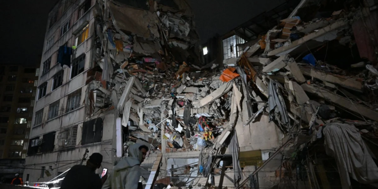Twin Earthquakes Kill 32, Injure Over 700 in Venezuela as Buildings Collapse