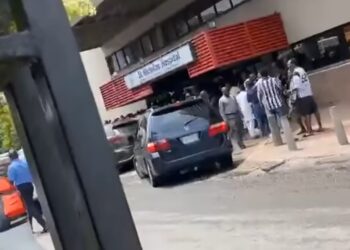 Nigeria: (VIDEO) Sego’s Boys Block Police from Recovering Toba Ijaiya’s Corpse at St. Nicholas Hospital