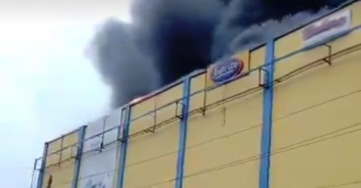 Nigeria: (VIDEO) Fire Outbreak Rocks Justritte Mall in Akowonjo Area of Lagos State