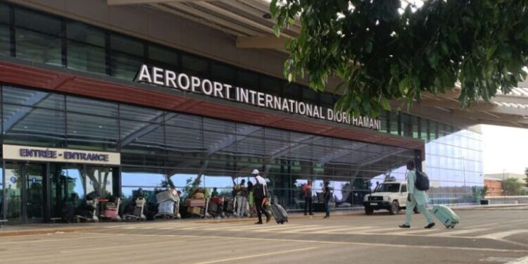 (VIDEO) Gunshots and Explosions Hit Niamey Airport and Presidential Area in Niger