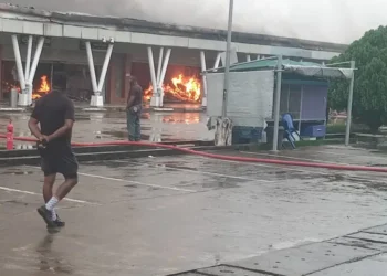 Nigeria: (VIDEO) Fire Guts Calabar SPAR Outlet