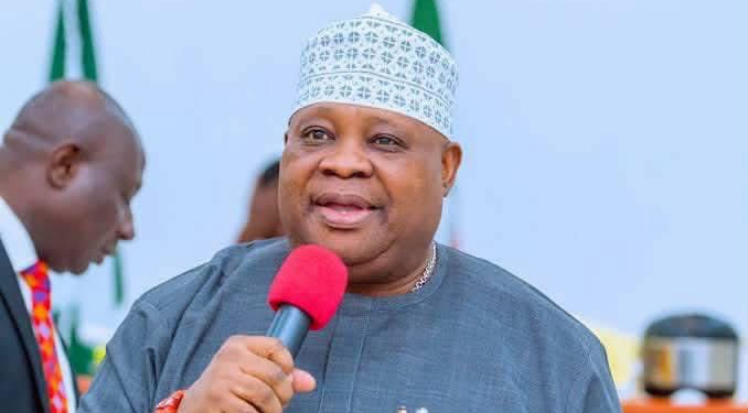 NIGERIA: Suspected Thugs Attack Governor Adeleke’s Convoy in Osogbo