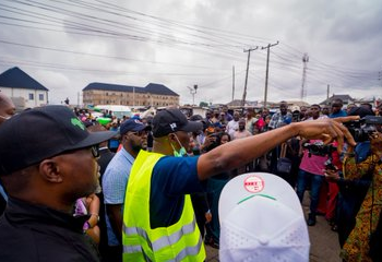 NIGERIA: Governor Sanwo-Olu Inspects Vandalised Bridge on Lagos-Badagry Expressway